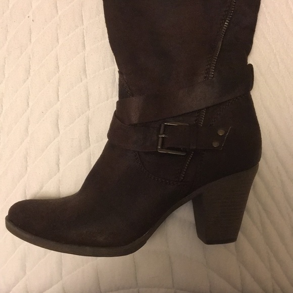 Zip Up Brown Heeled Boots - Picture 3 of 7